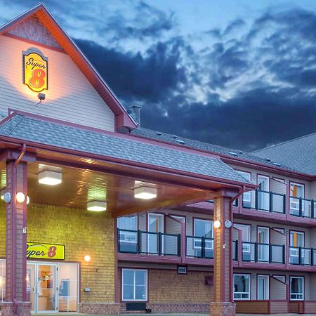 Super 8 by Wyndham Caraquet Hotel Bagian luar foto