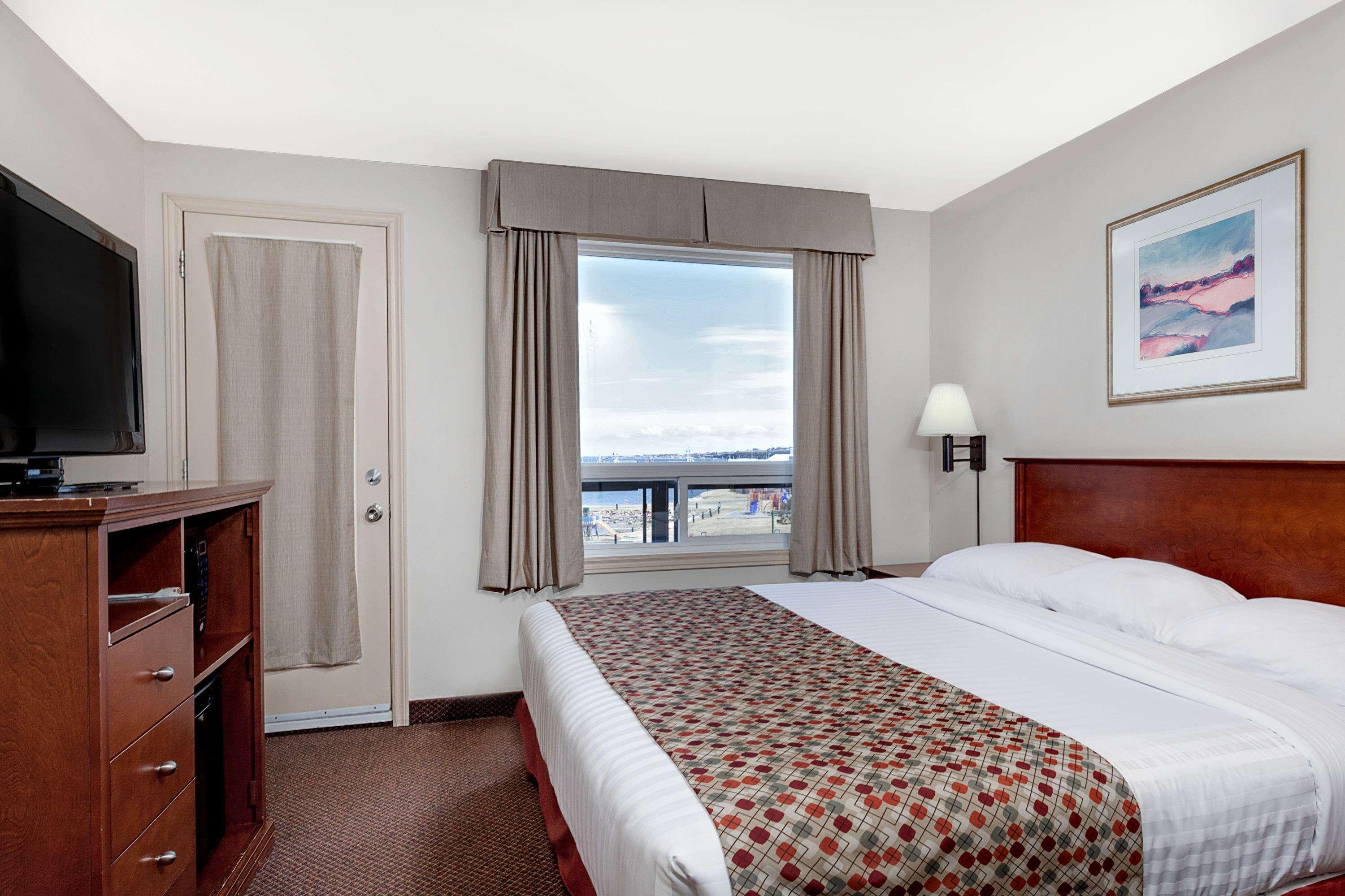 Super 8 by Wyndham Caraquet Hotel Bagian luar foto