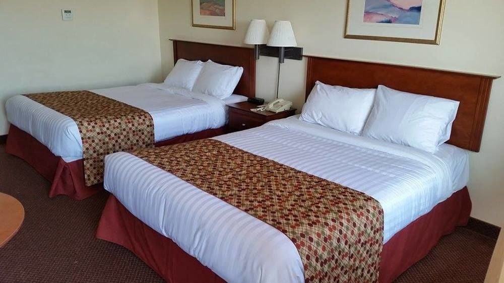 Super 8 by Wyndham Caraquet Hotel Bagian luar foto