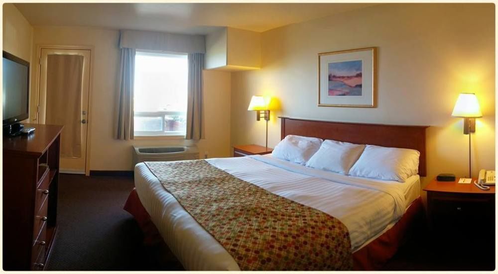 Super 8 by Wyndham Caraquet Hotel Bagian luar foto