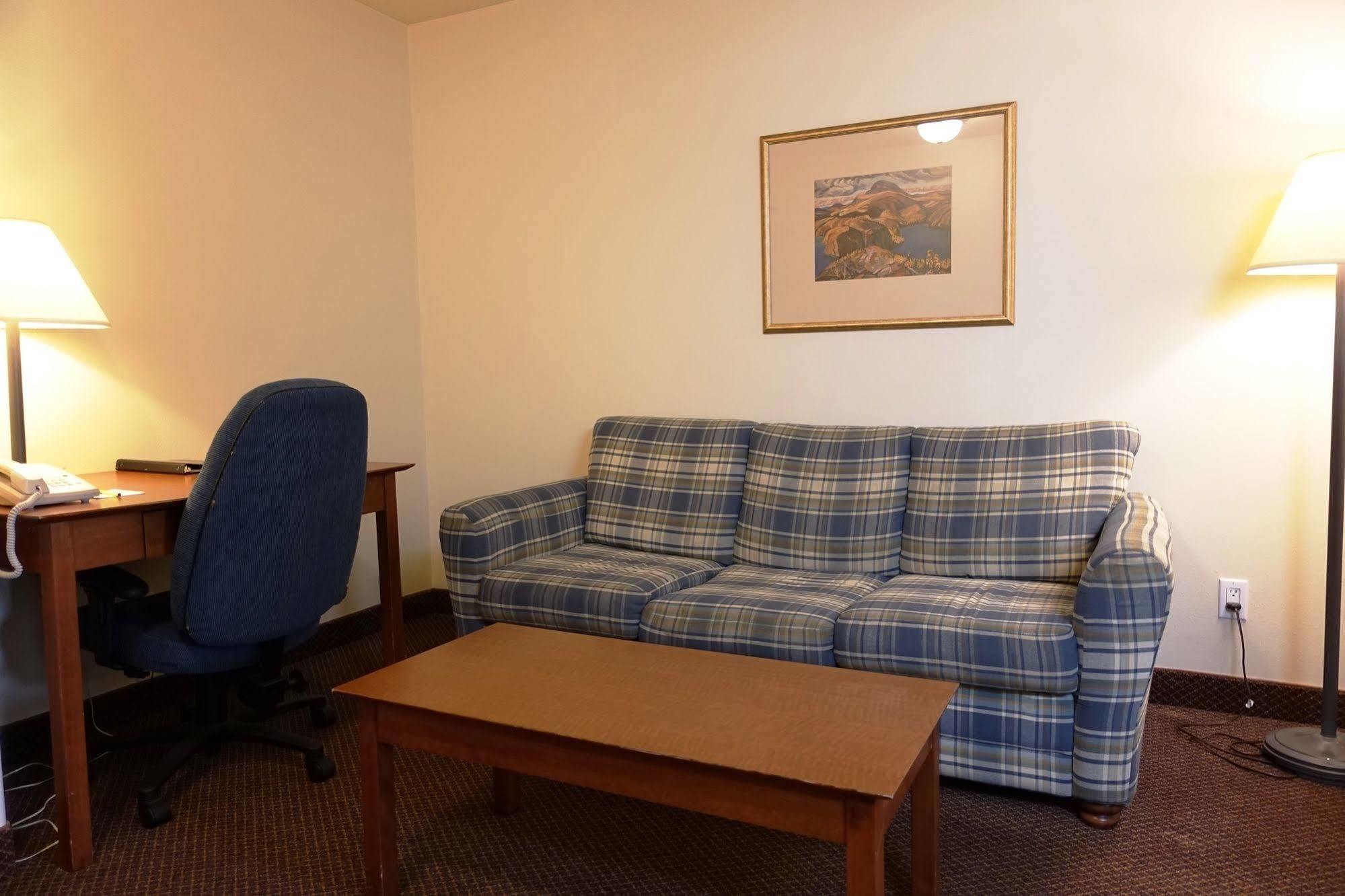 Super 8 by Wyndham Caraquet Hotel Bagian luar foto