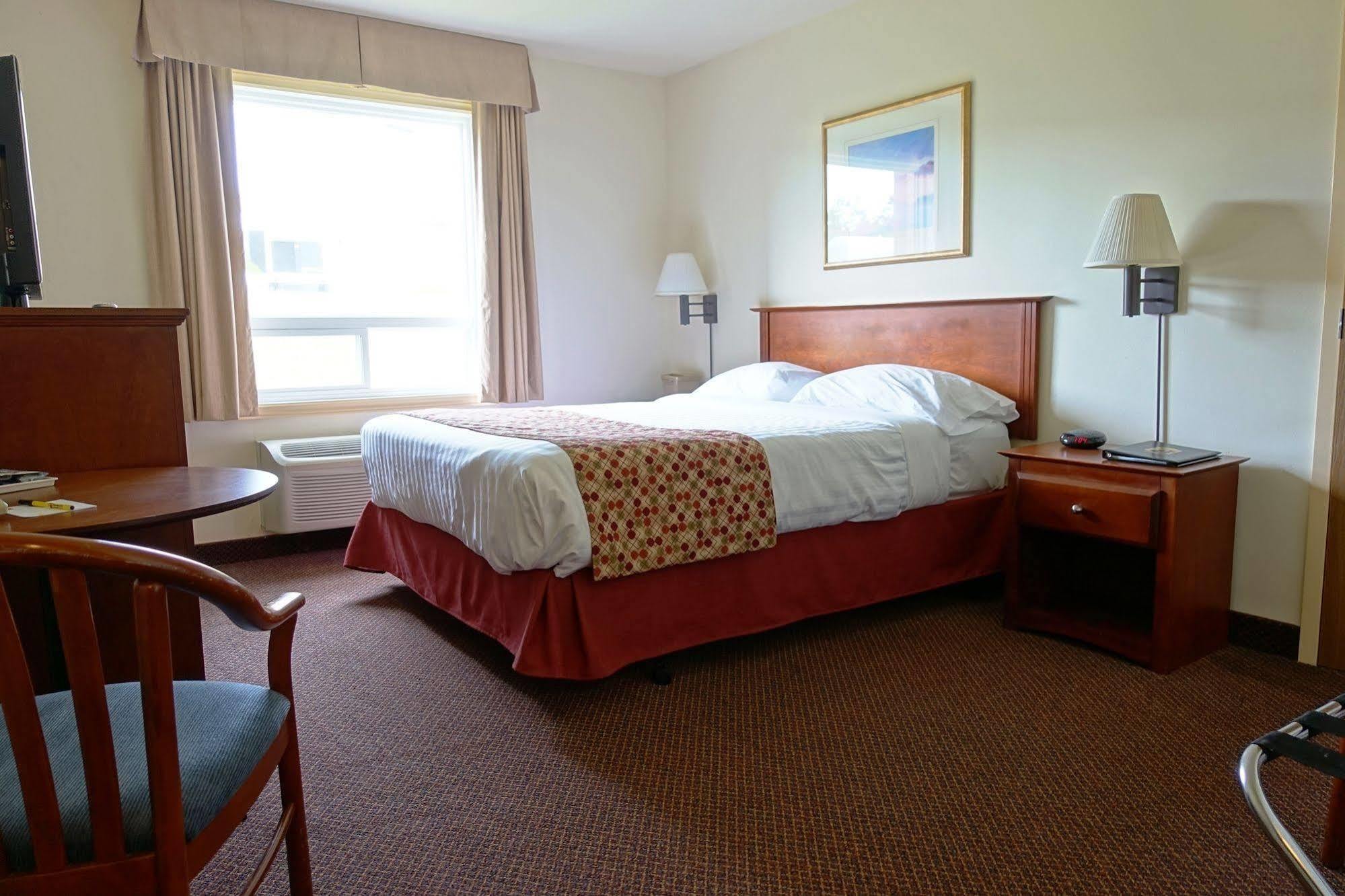 Super 8 by Wyndham Caraquet Hotel Bagian luar foto