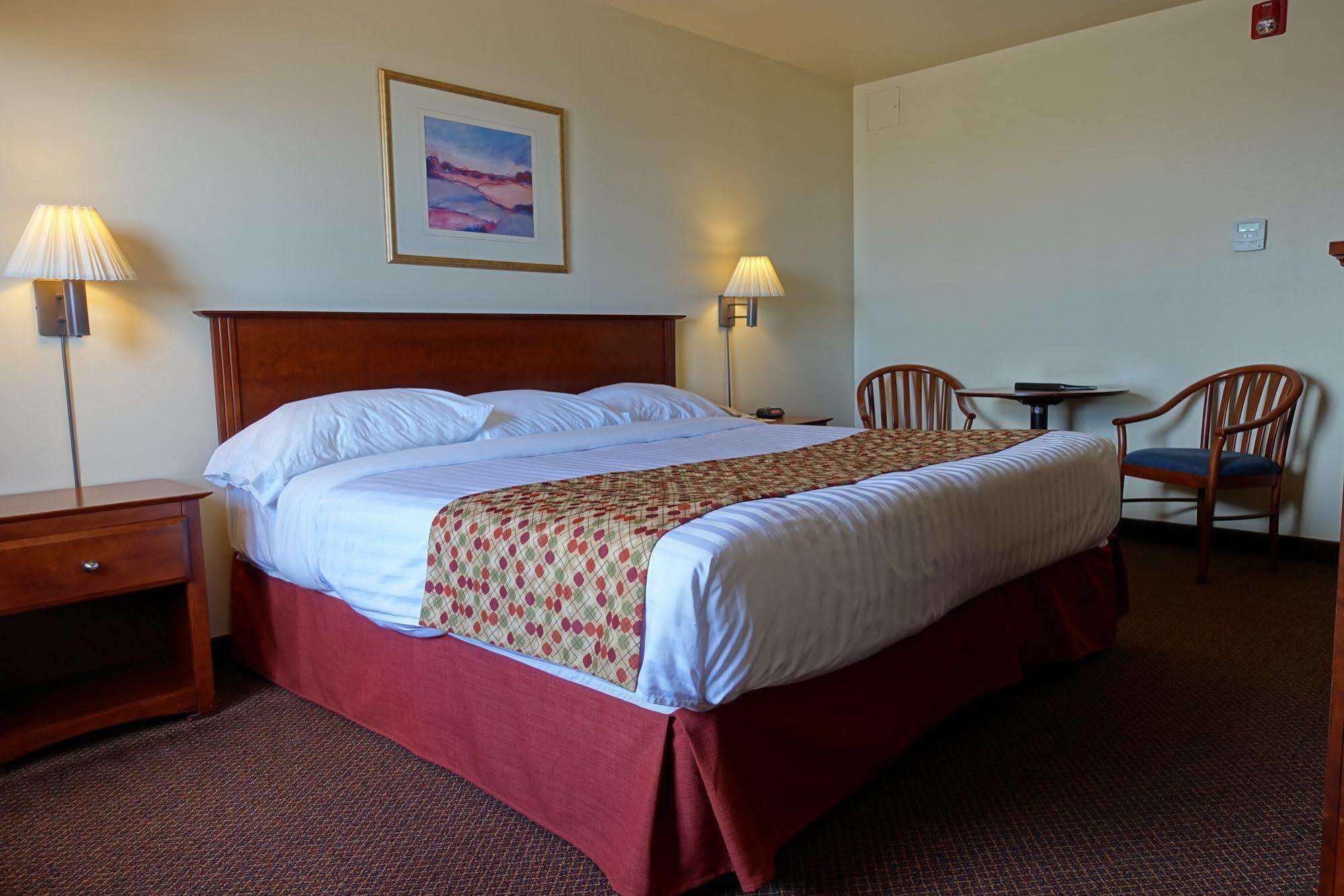 Super 8 by Wyndham Caraquet Hotel Bagian luar foto